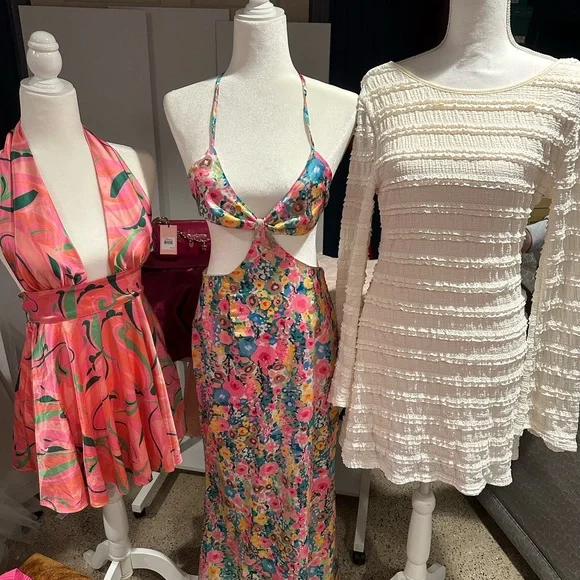 Pink and White Clothing Bundle good for vacation - Picture 3 of 3